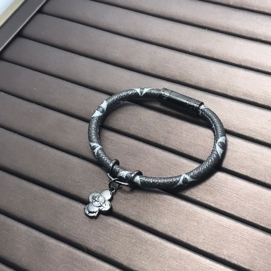 18K Louis Vuitton Hang It Bracelet