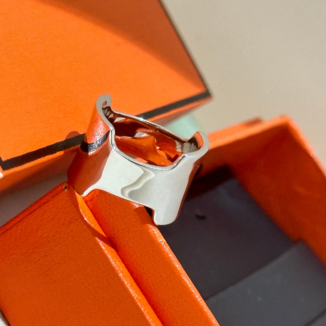 18K Amazone Large Hermes Ring