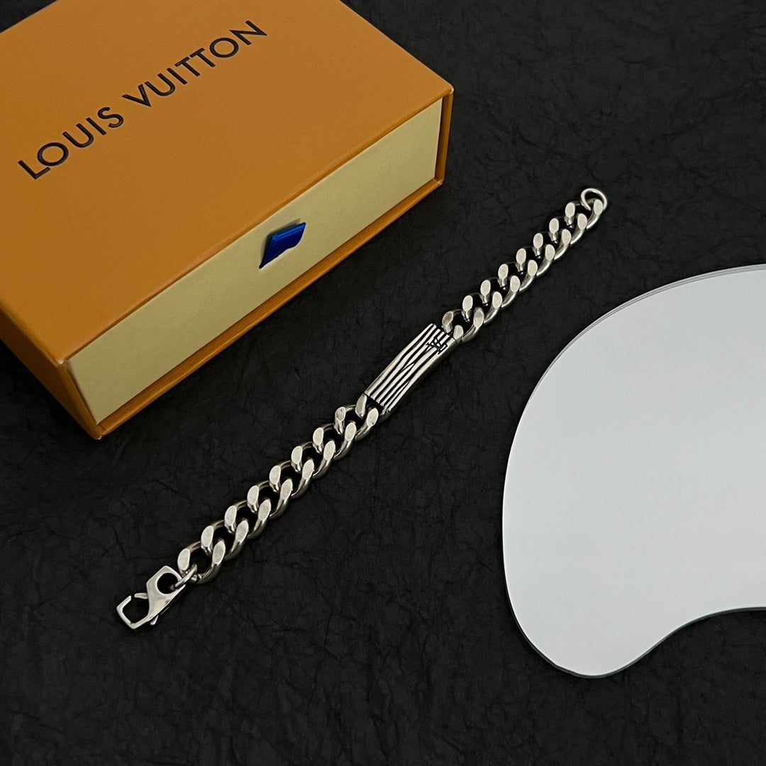 18K Louis Vuitton Vintage Chains Bracelet