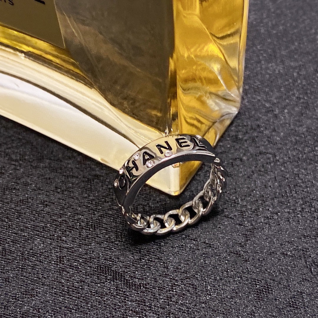 18K  Chanel Chain Link Ring