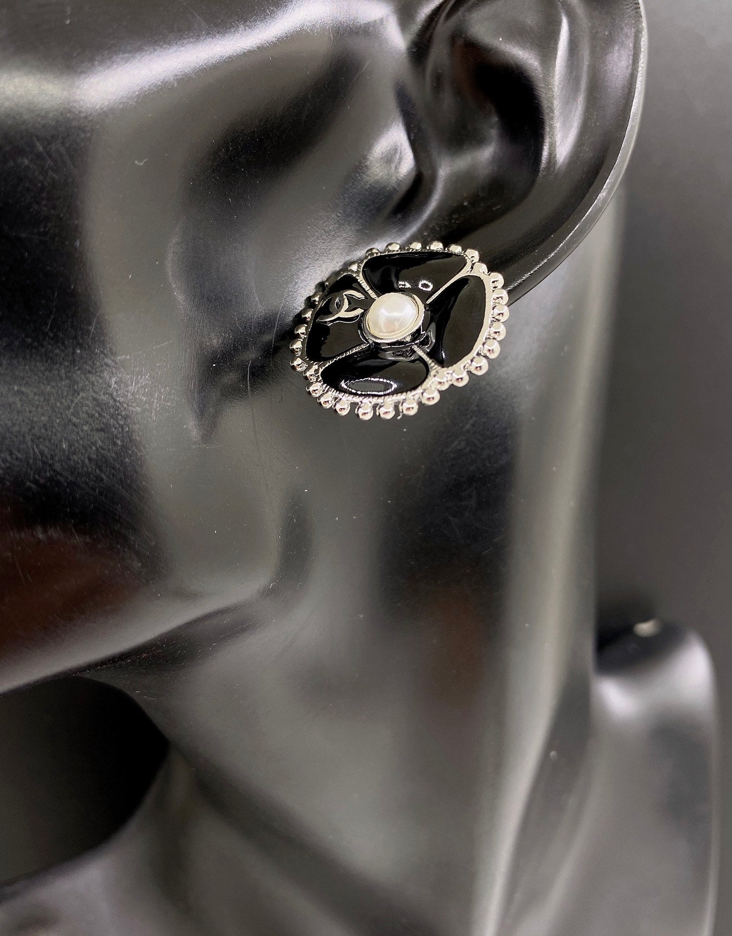 18k  Chanel Black Pearl Clover Earrings