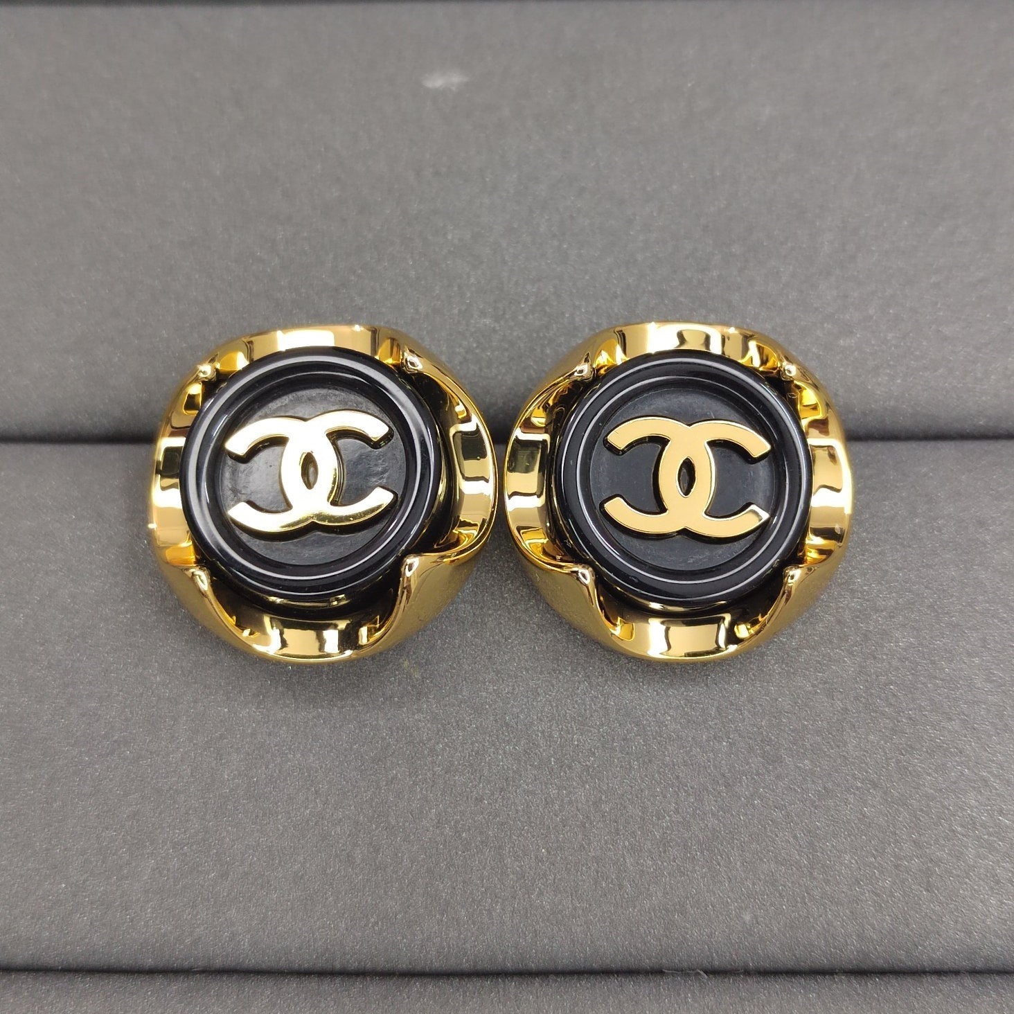 18K  Chanel Black Earrings