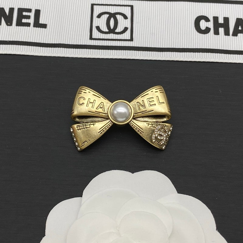 18K  Chanel Bow Tie Pearl Gold Brooch
