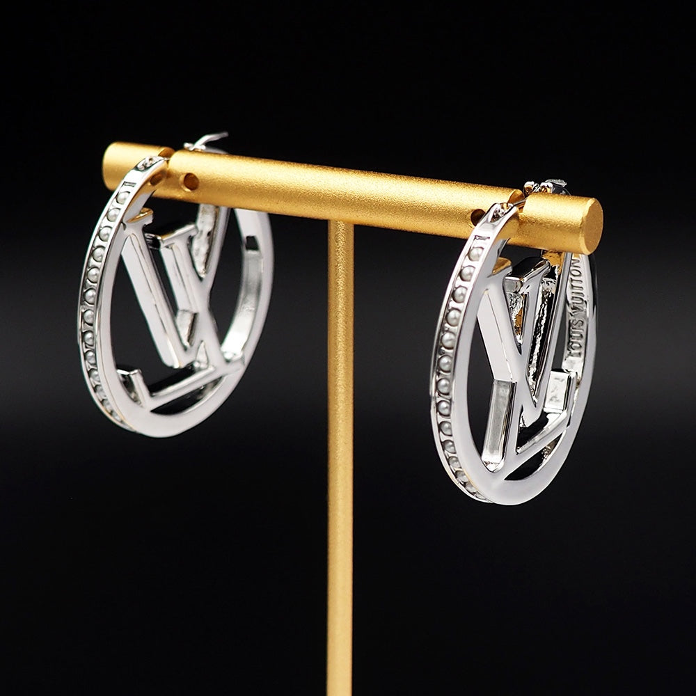 18K Louis Vuitton Louise Pearls Earrings