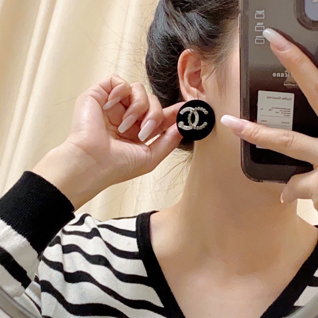 18K  Chanel Black Resin Circle Earrings