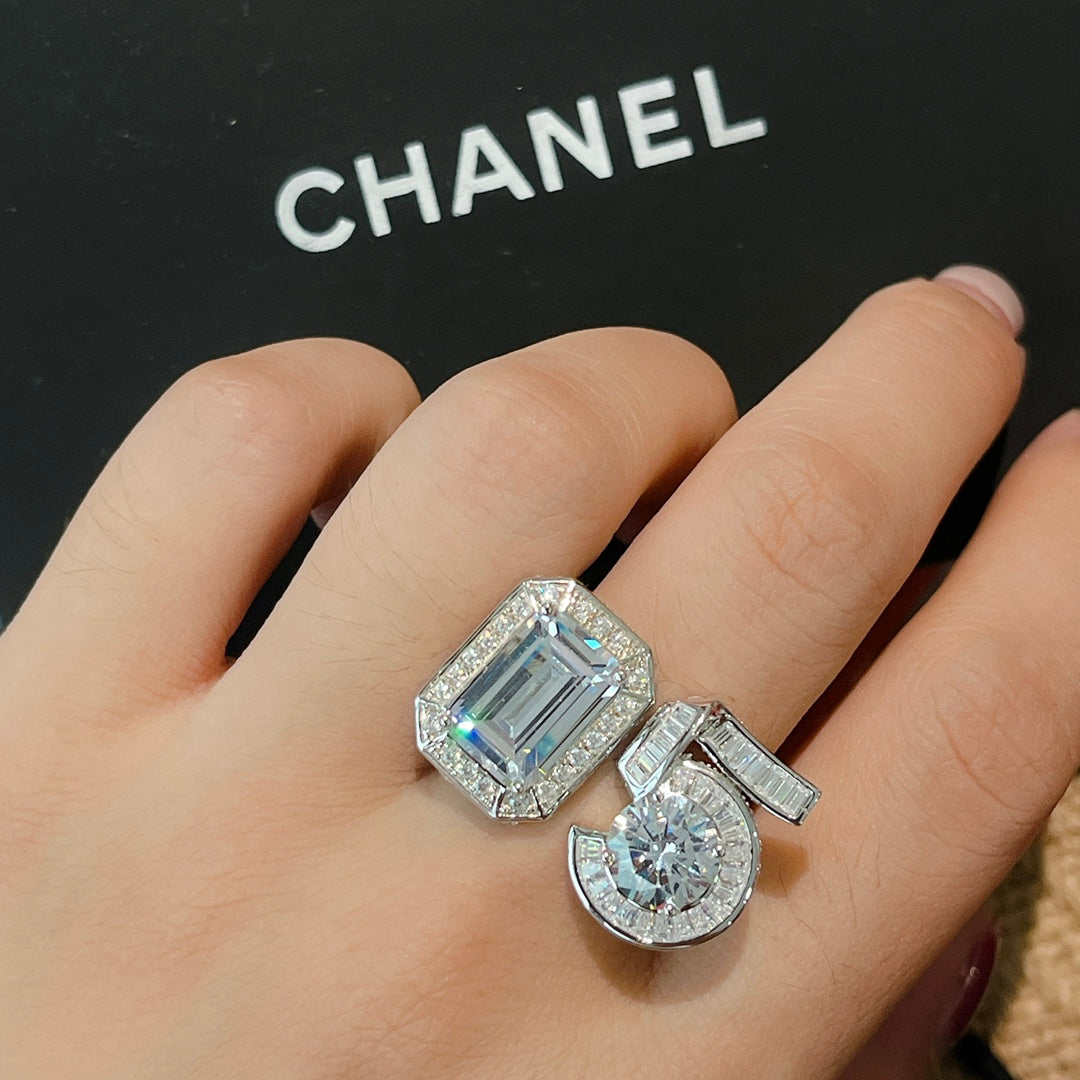 18K  Chanel No.5 Diamonds Ring