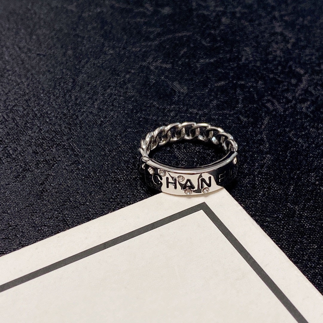 18K  Chanel Chain Link Ring