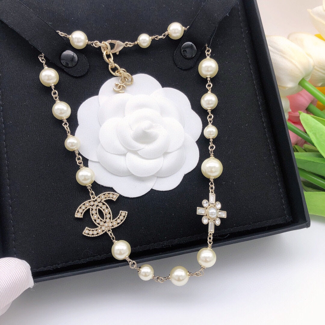 18K  Chanel Flower Pearls Chain Necklace
