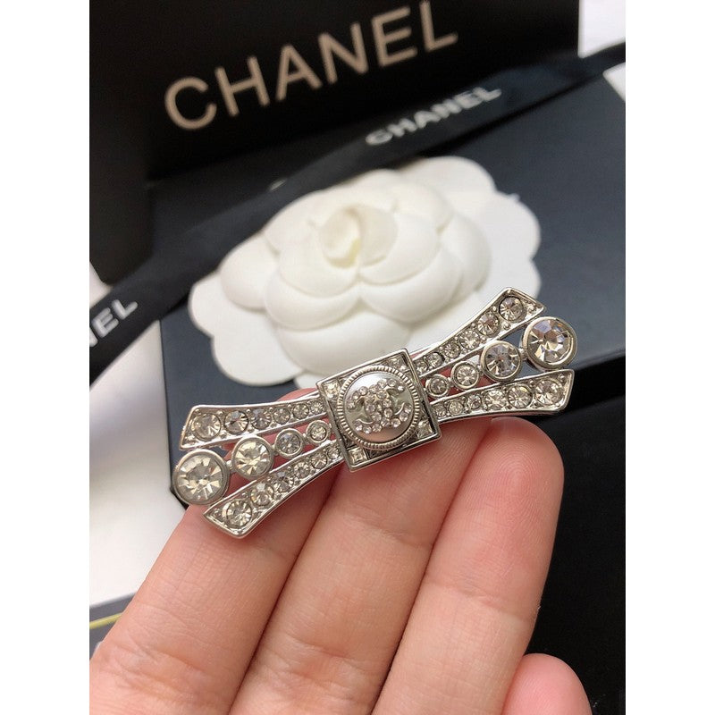 18K  Chanel Bow Tie Diamond Brooch