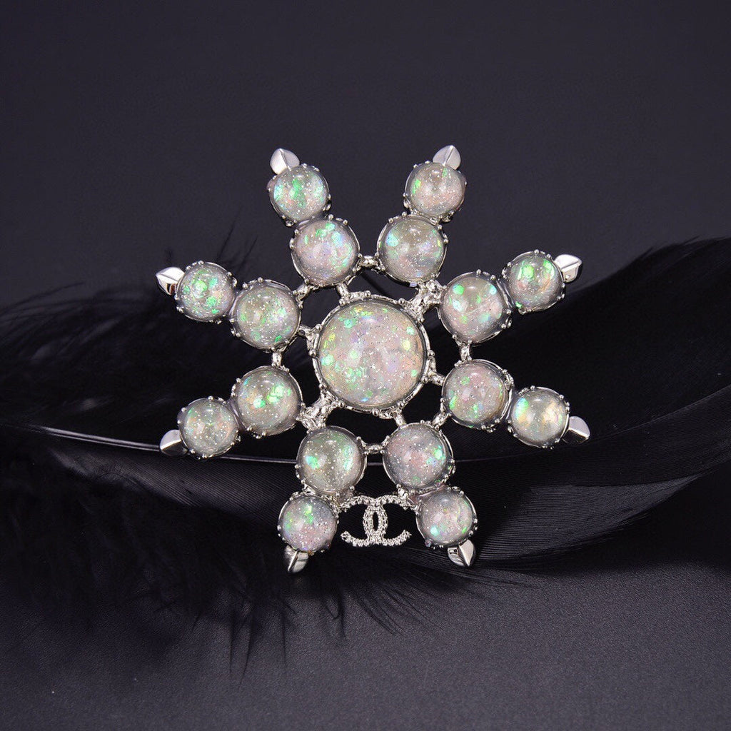 18K  Chanel Flower Crystals Brooch