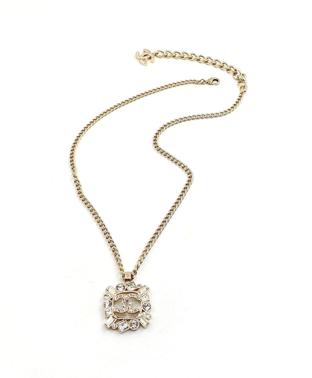 18K  Chanel Diamonds Pendant Necklace