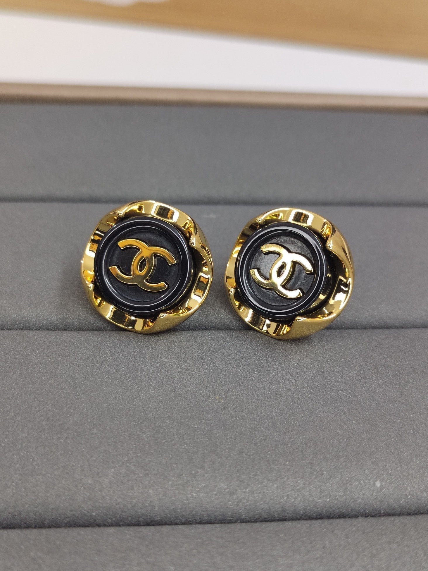 18K  Chanel Black Earrings