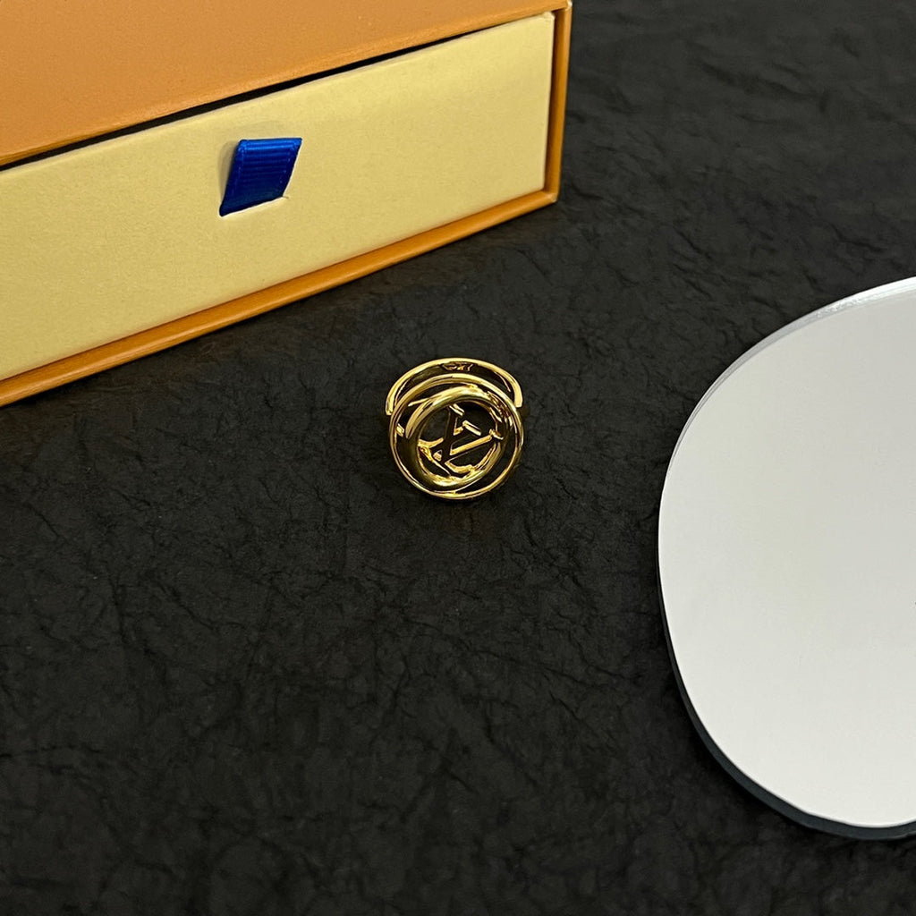 18K Louis Vuitton Stellar Ring