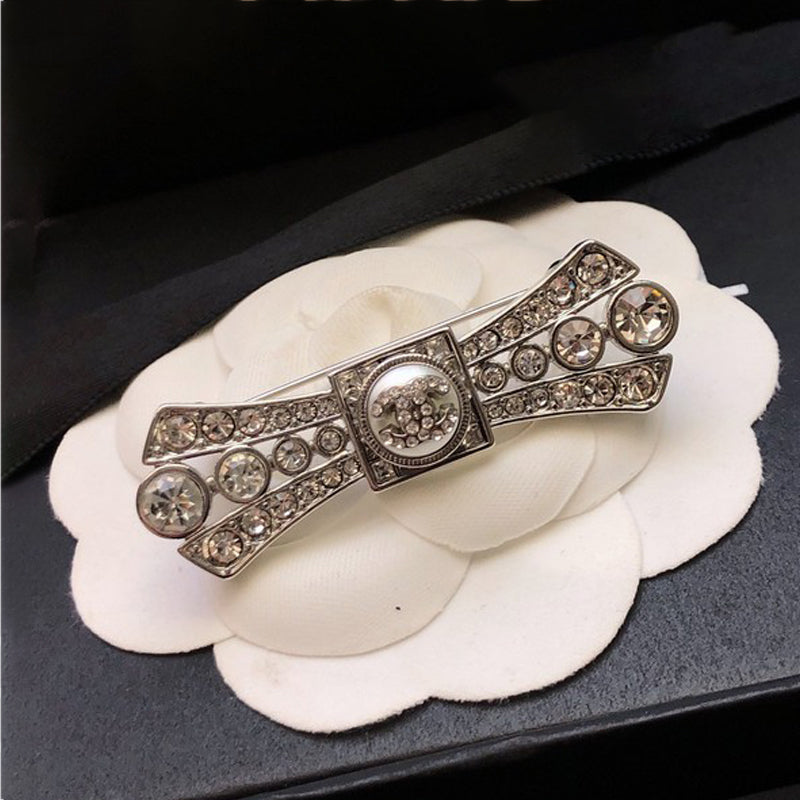 18K  Chanel Bow Tie Diamond Brooch