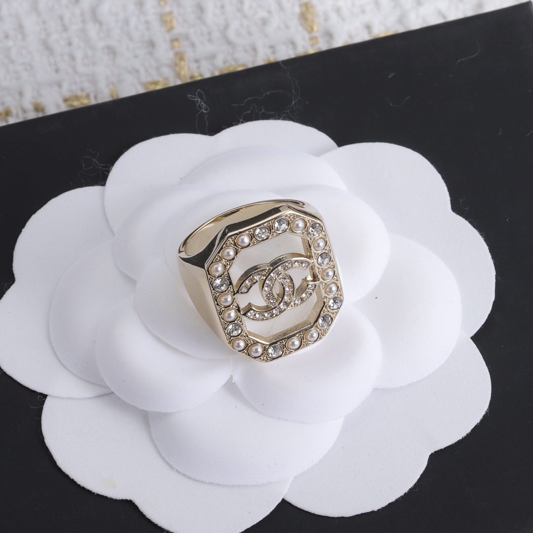 18K  Chanel Diamonds Ring