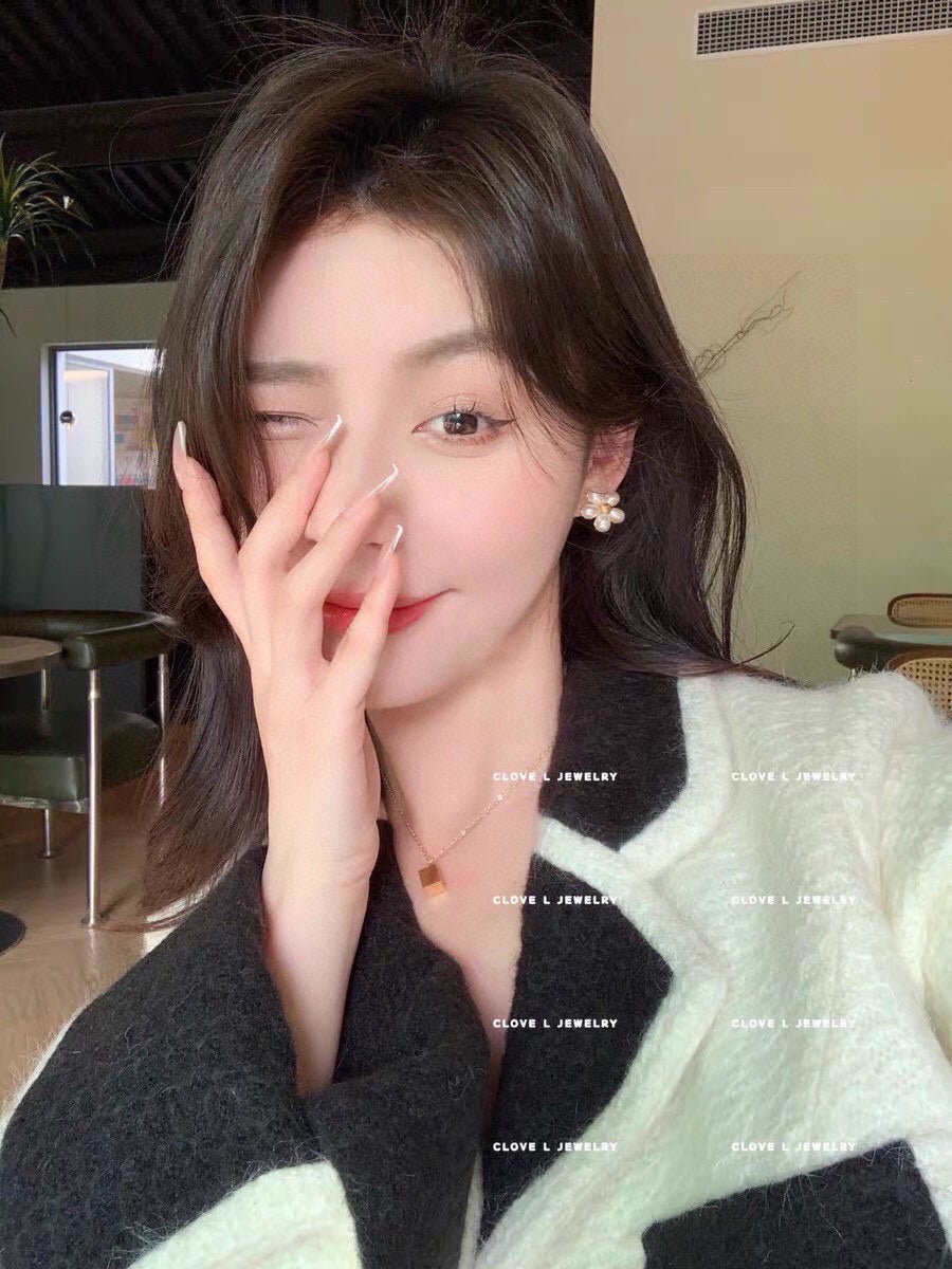 18K Celine Flower Pearls Earrings