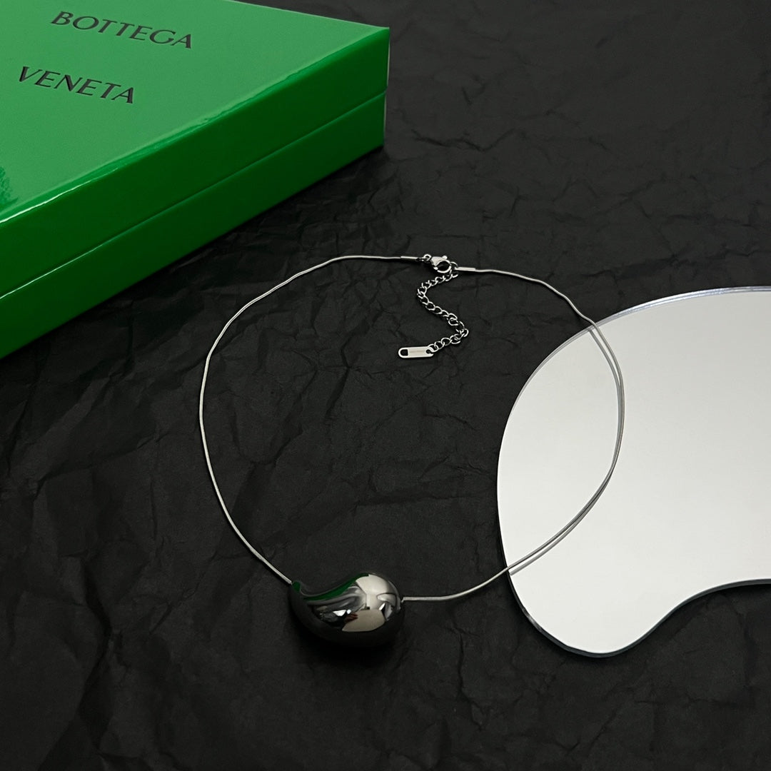 18K BVLGARI Drop Pendant Necklace