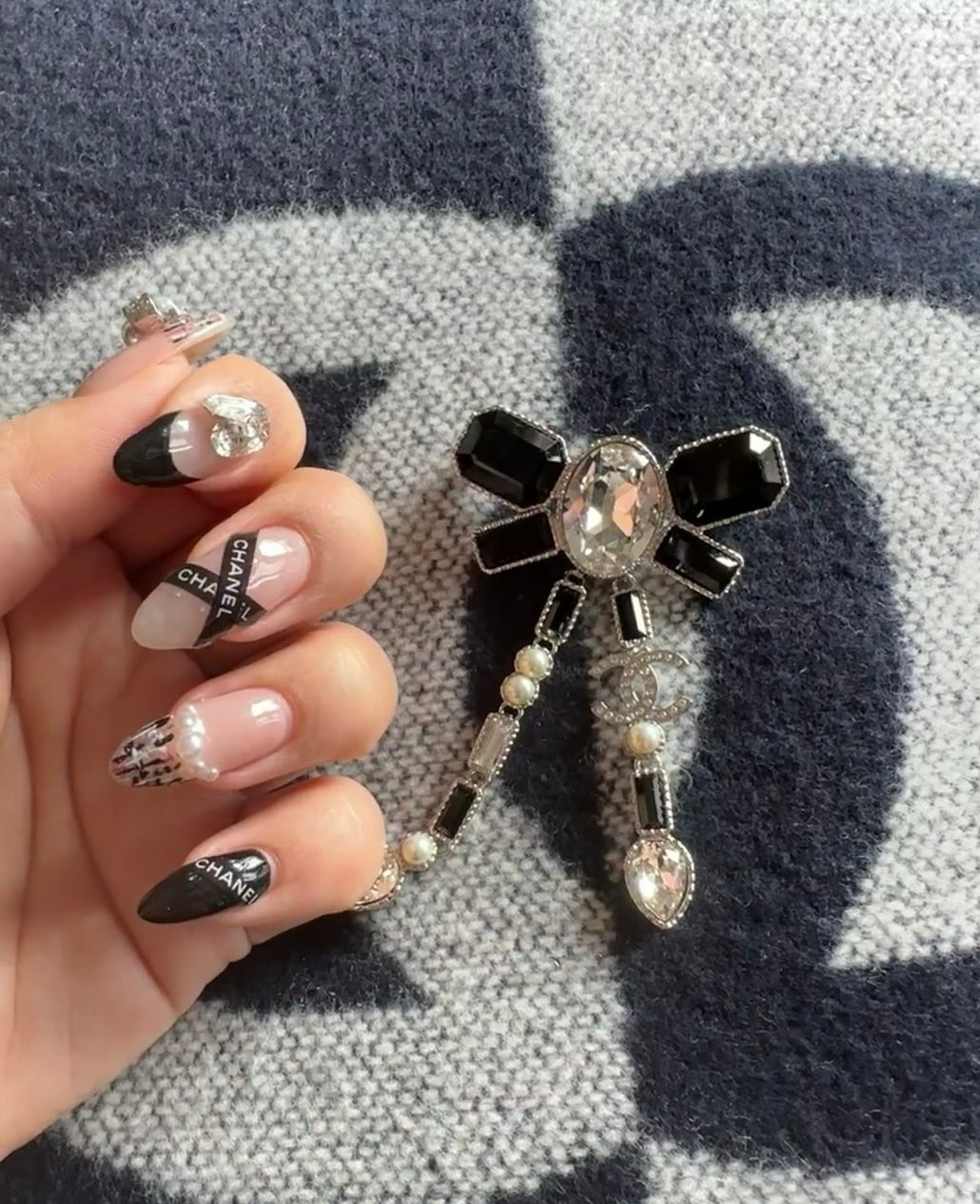 18K  Chanel Bow Tie Crystals Brooch