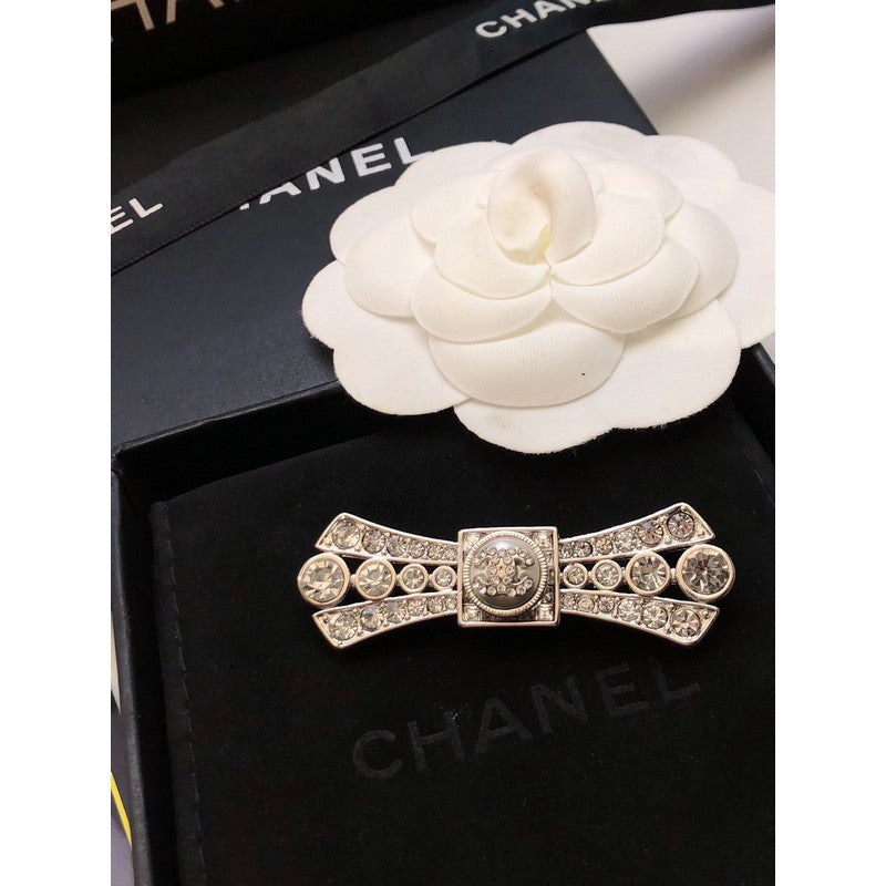 18K  Chanel Bow Tie Diamond Brooch