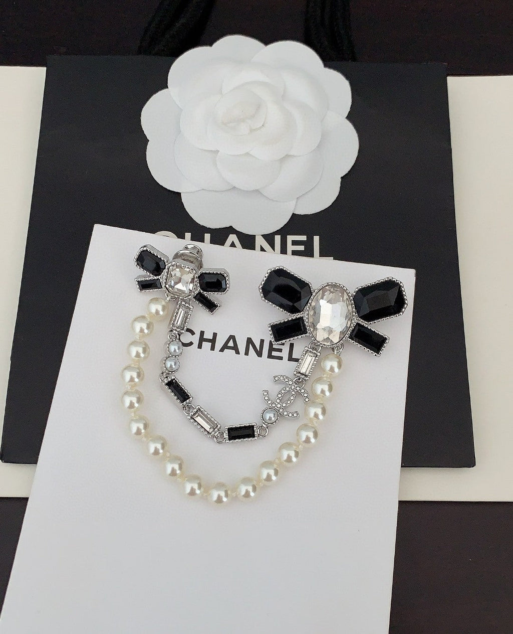 18K  Chanel Black Bow Pearls Brooch