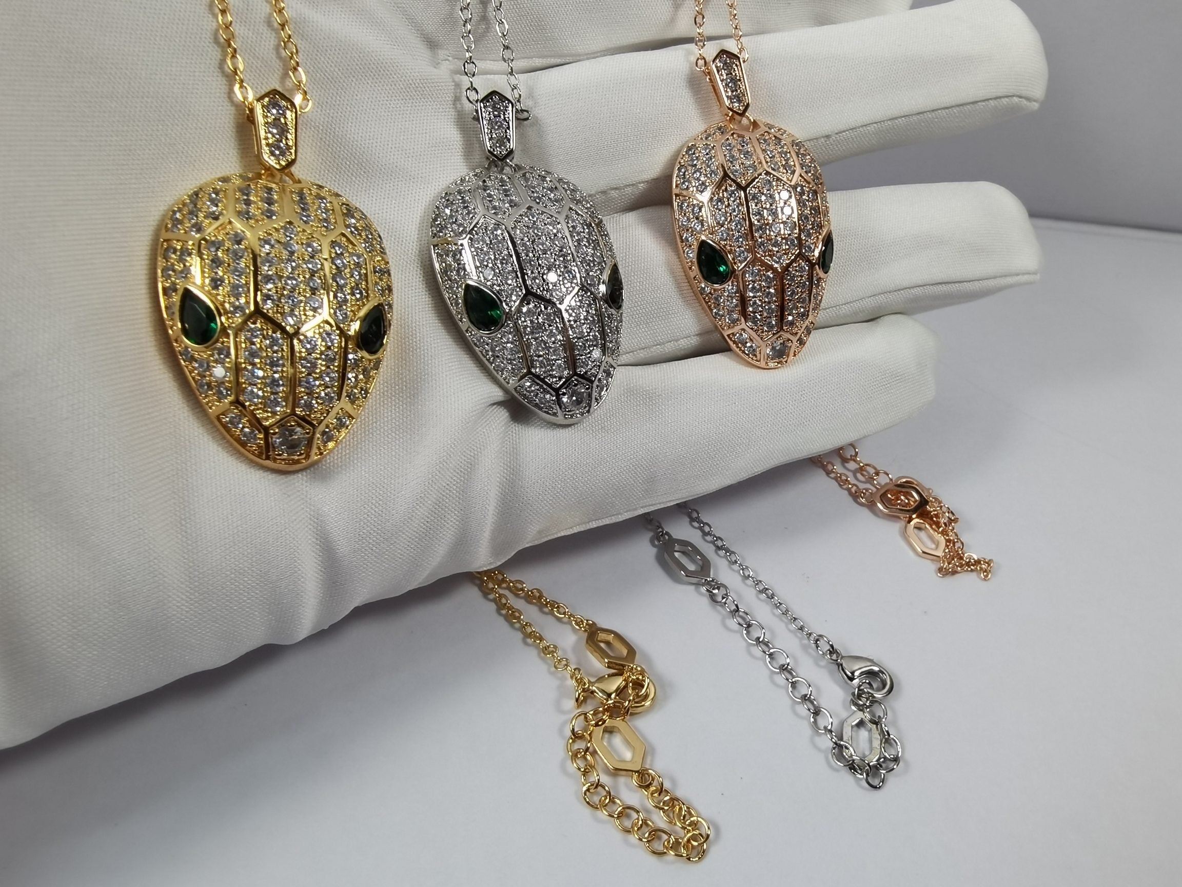 18K BVLGARI Serpenti Emerald Necklace