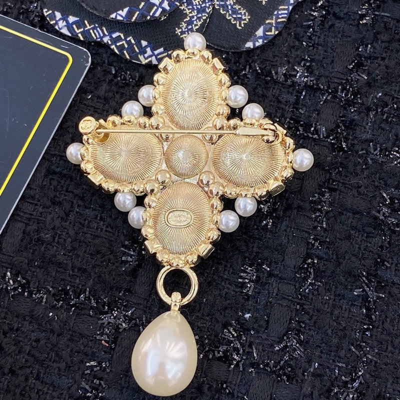 18K  Chanel Pearl Pendant Gold Brooch