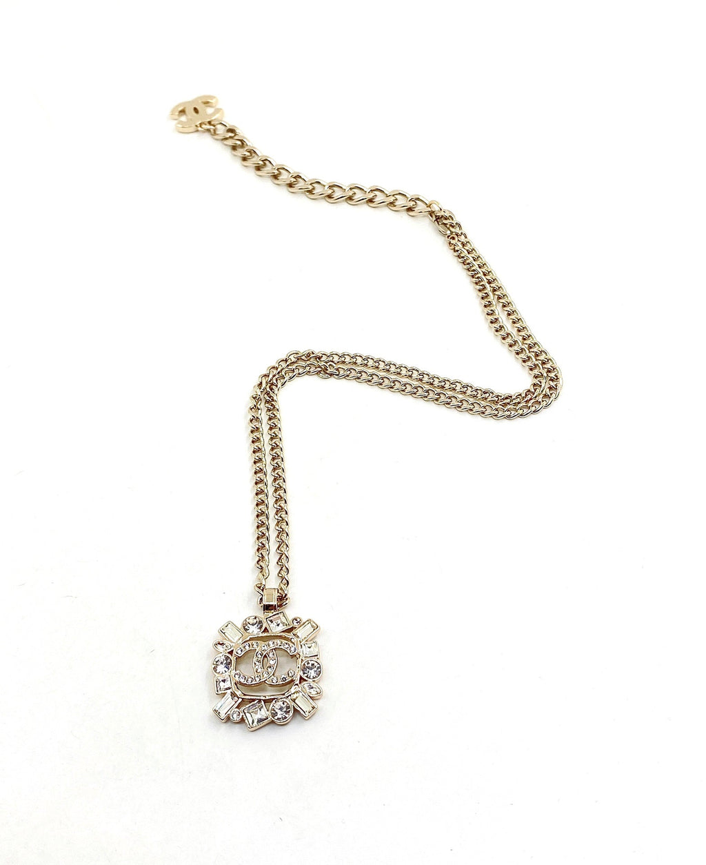 18K  Chanel Diamonds Pendant Necklace