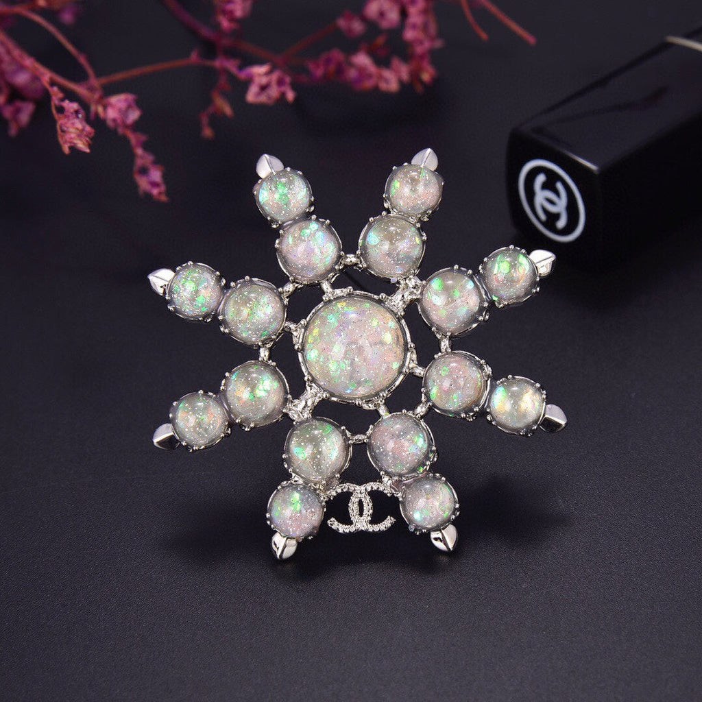 18K  Chanel Flower Crystals Brooch