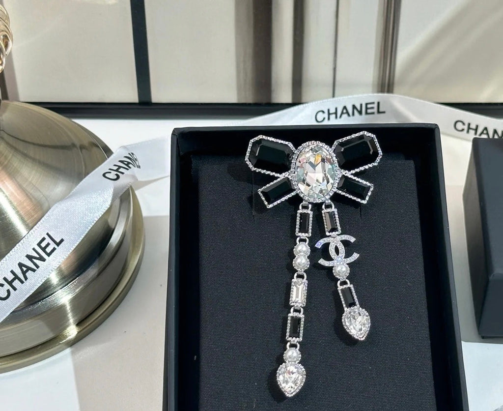 18K  Chanel Bow Tie Crystals Brooch