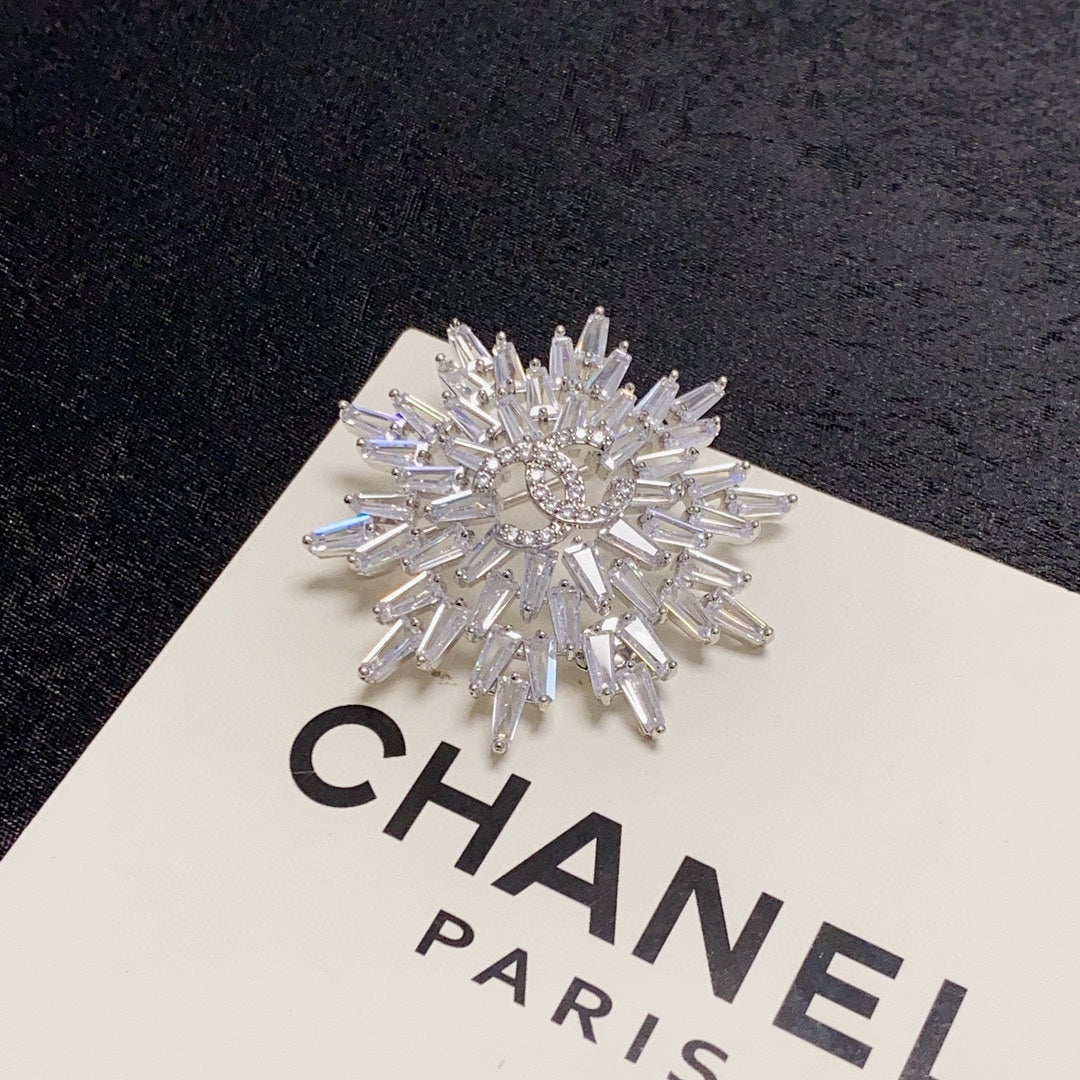 18K  Chanel Snow Flower Brooch