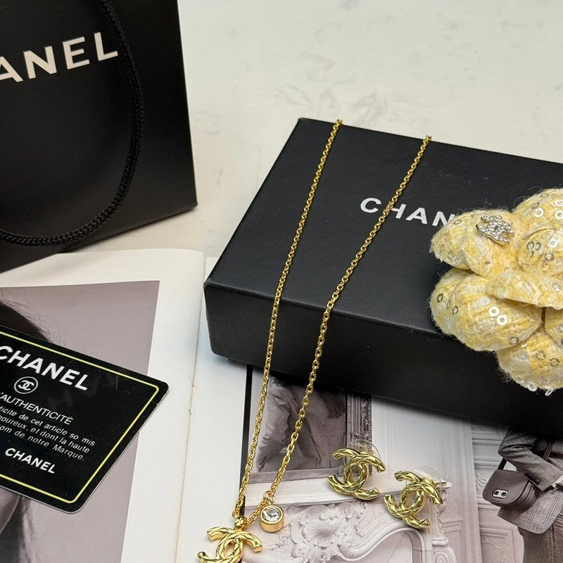 18K  Chanel 26P Diamond Gold Necklace