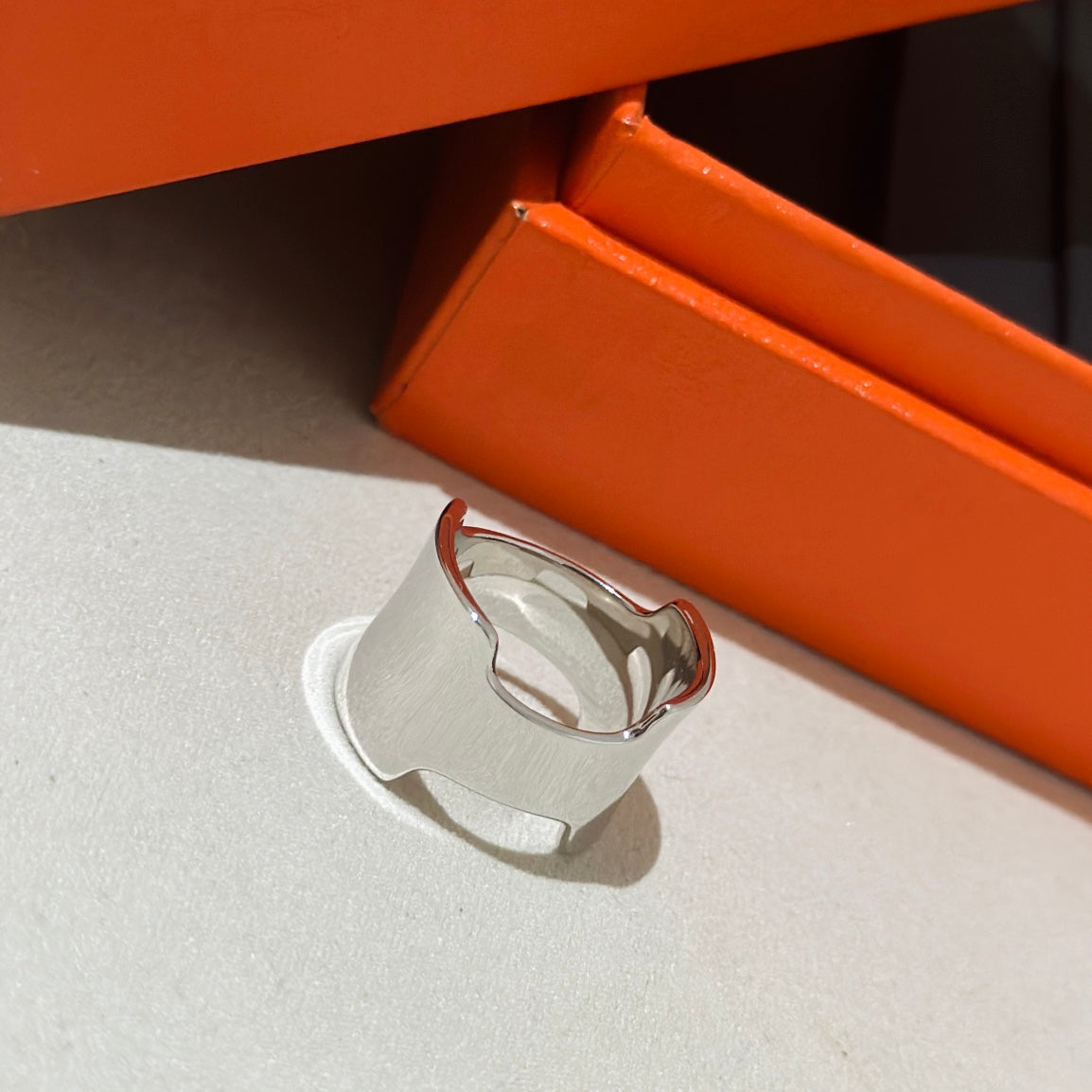 18K Amazone Large Hermes Ring