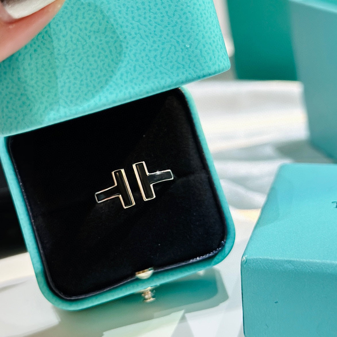 18K Tiffany Black Onyx Wire Ring