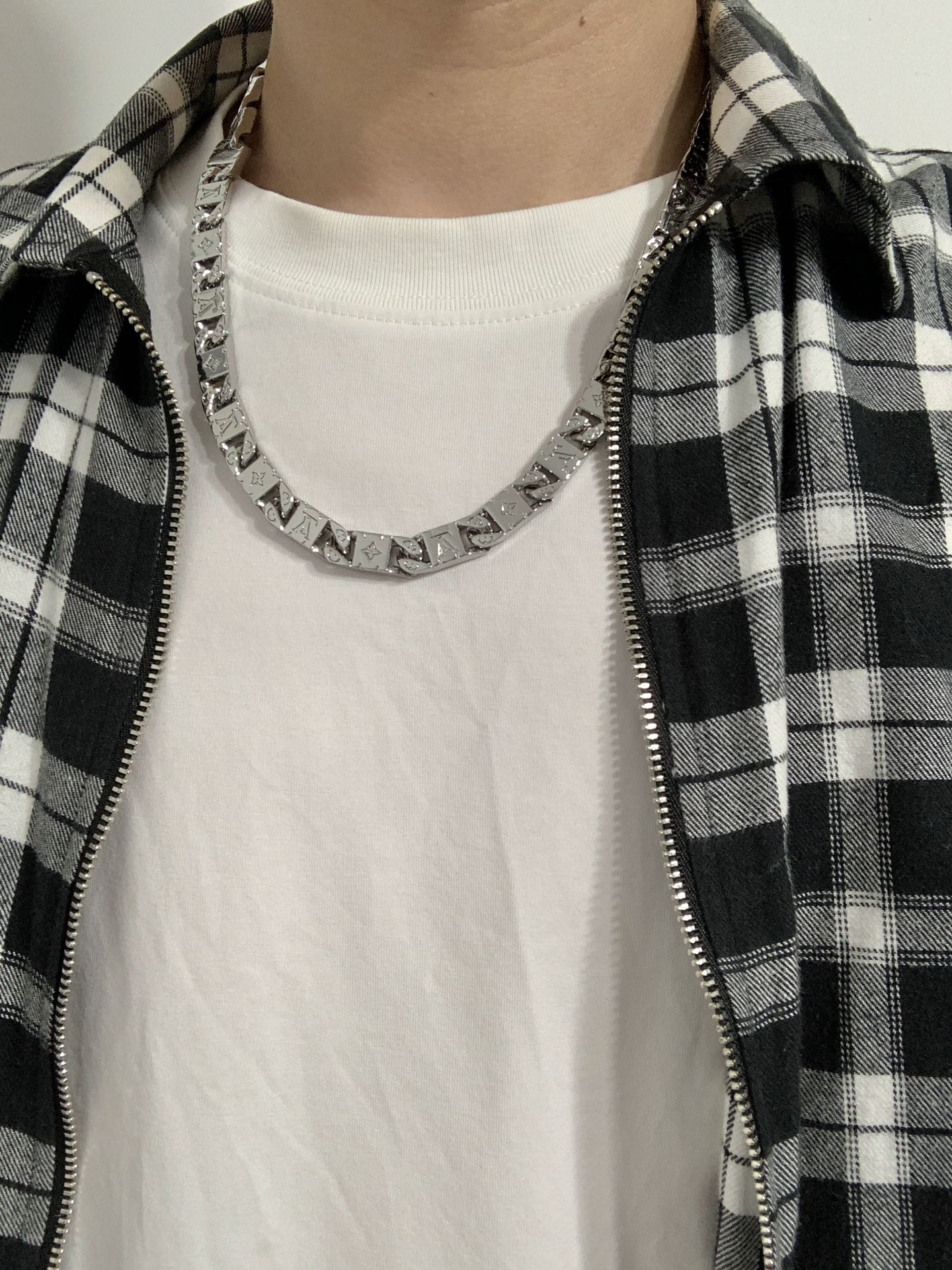 18K Louis Vuitton Monogram Tied Up Necklace