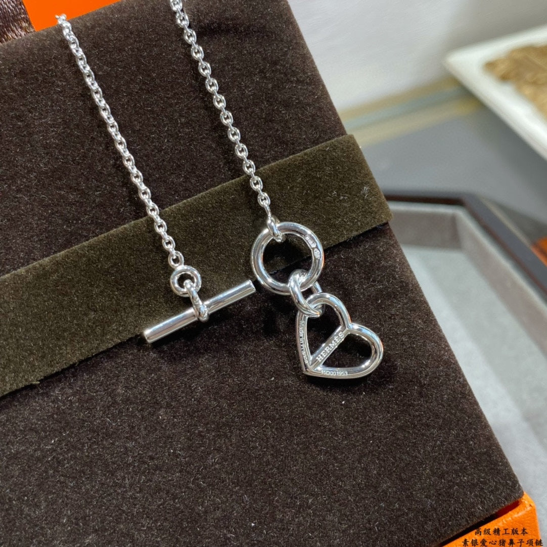 18K Cache-coeur Amulette Pendant Hermes Necklace