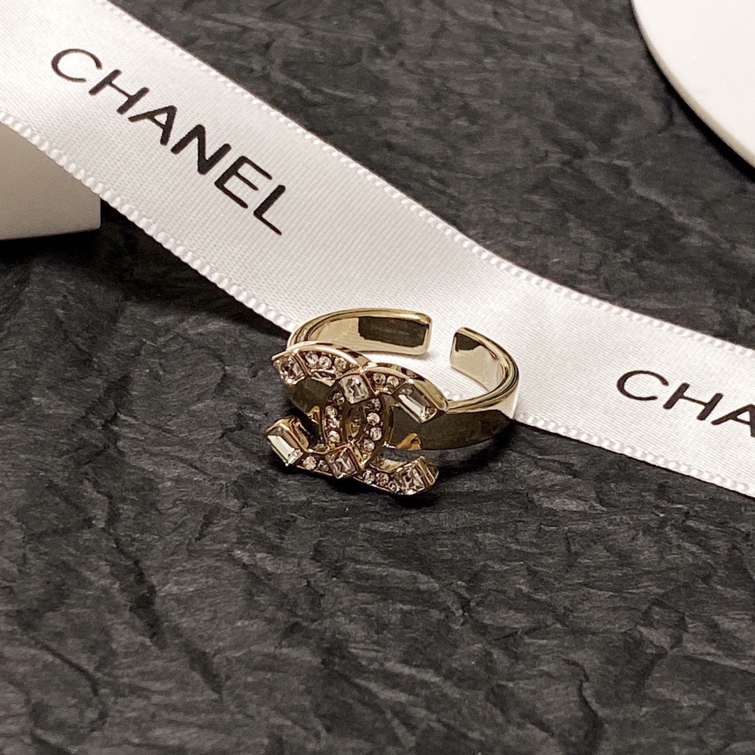 18K  Chanel Crystals Ring