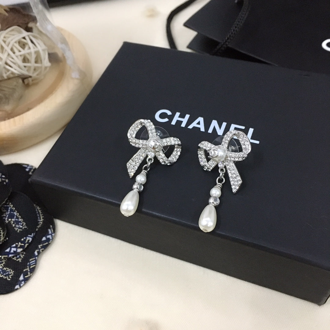 18K  Chanel Bow Tie Diamonds Earrings