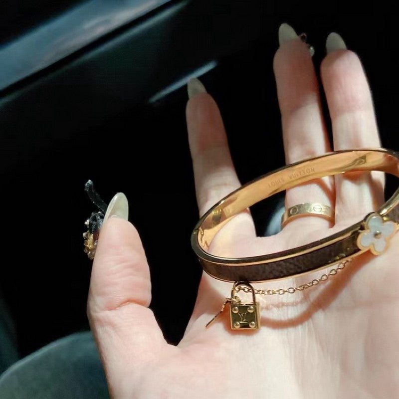 18K Louis Vuitton Blooming Bracelet