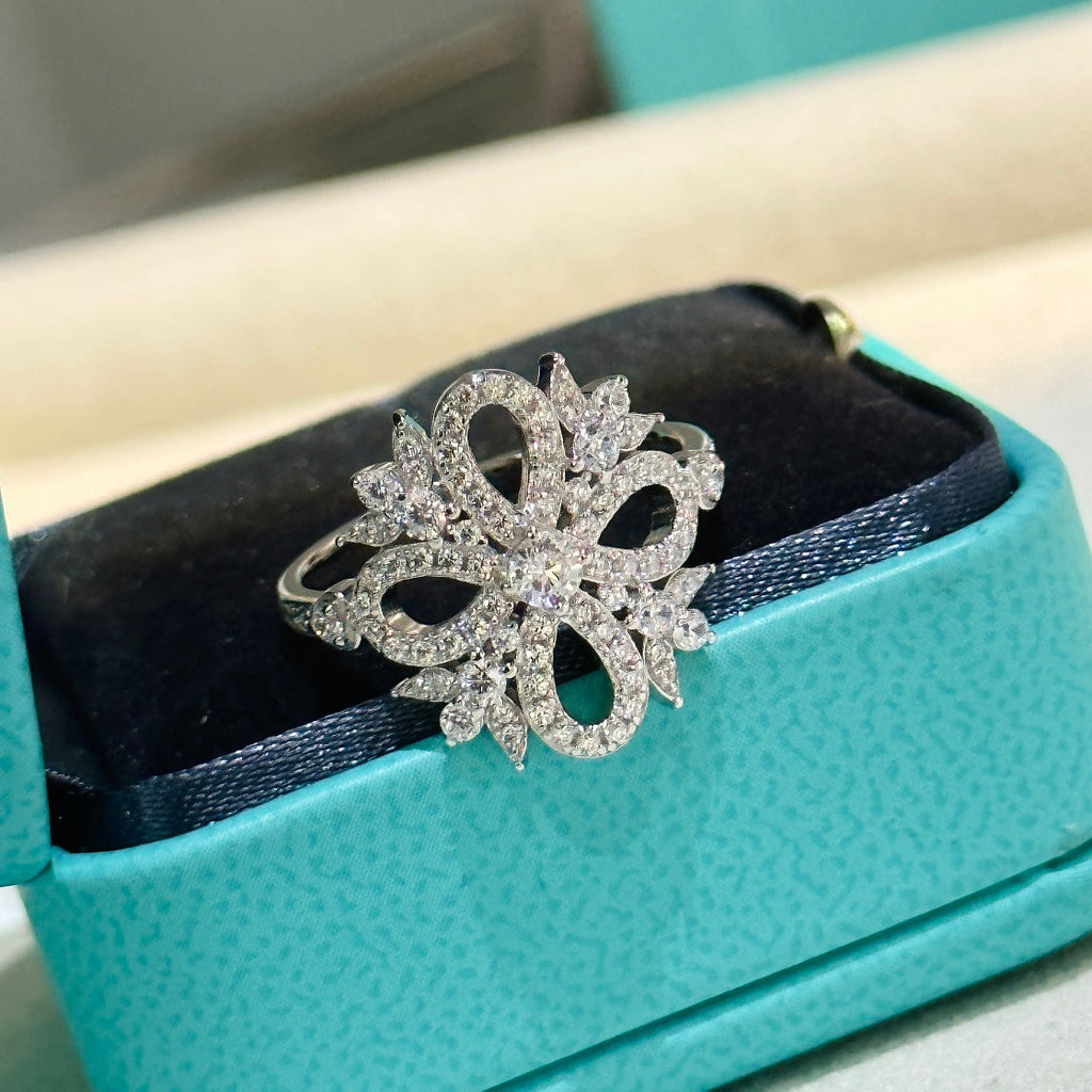 18K Tiffany Vinatge Flower Ring