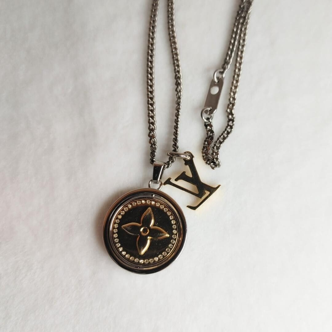 18K Louis Vuitton Catch Necklace